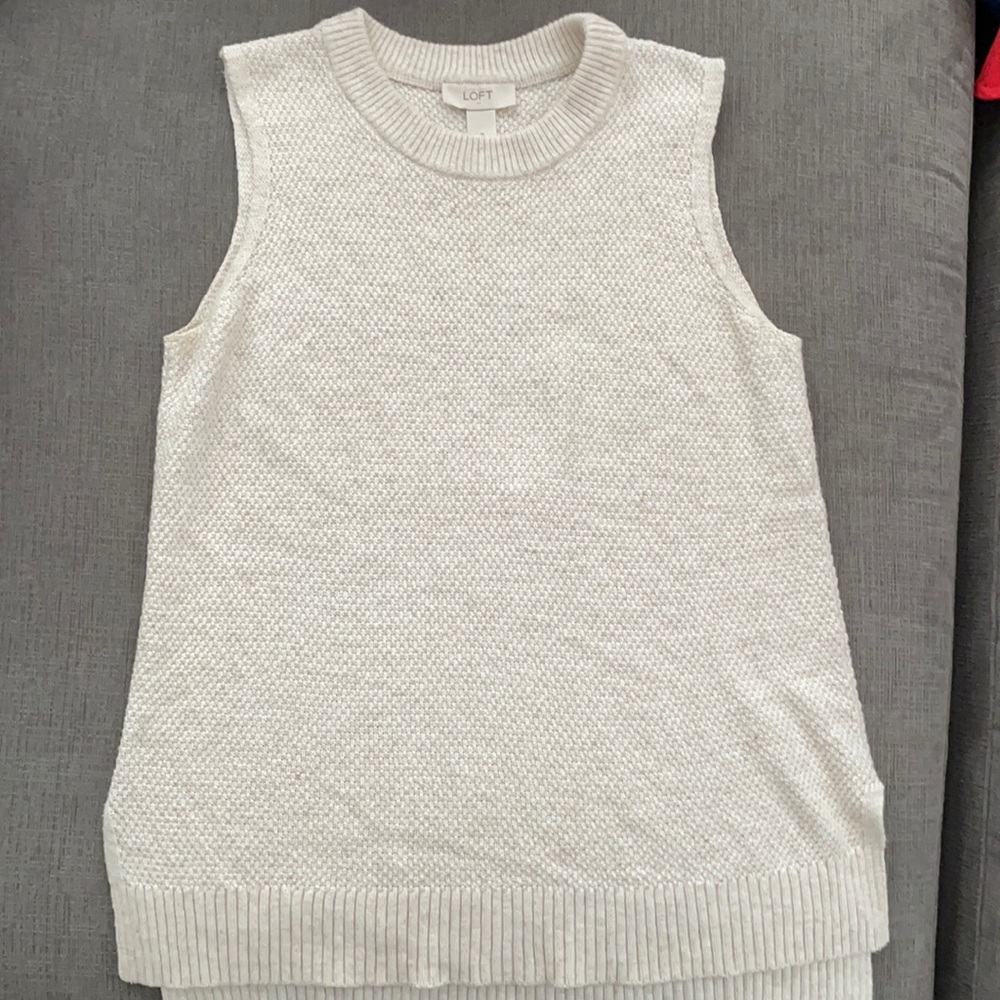 Sleeveless sweater blouse